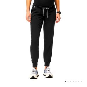 FIGS Maternity Zamora Jogger Scrubs Black in Medium